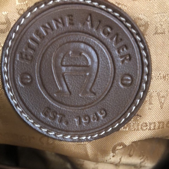 ETIENNE AIGNER brown canvas multi colored shoulder bag. Gold hardware. - Picture 12 of 16